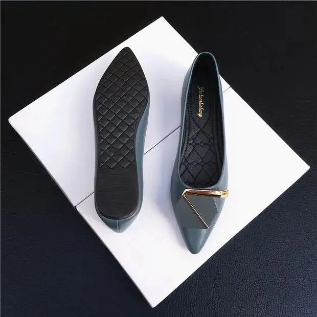 2023 New Fashion Women's Flat Shoes Soft Sole Bean Shoes Versatile Square Button Pointed Single Shoes