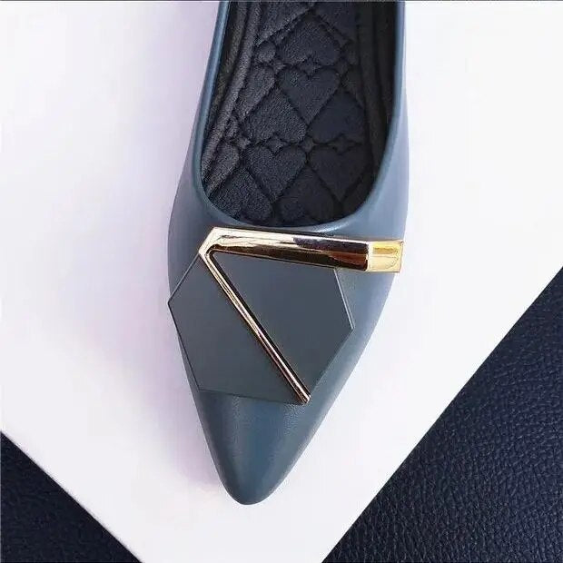 2023 New Fashion Women's Flat Shoes Soft Sole Bean Shoes Versatile Square Button Pointed Single Shoes