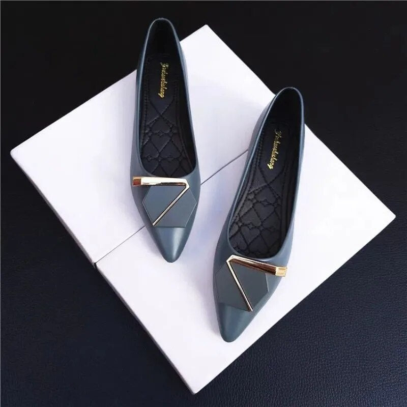 2023 New Fashion Women's Flat Shoes Soft Sole Bean Shoes Versatile Square Button Pointed Single Shoes